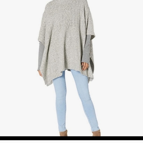 UGG Sweaters - Ugg Joanna Fuzzy Boucle Grey Boho Poncho Size XS